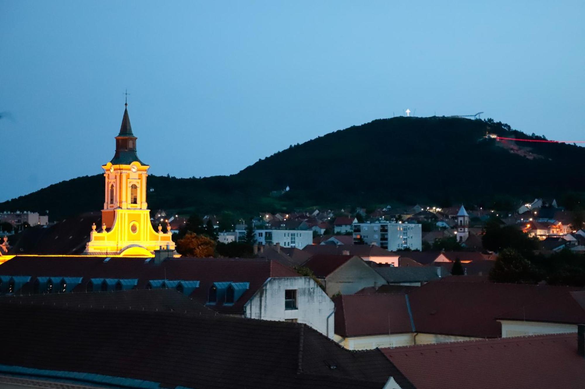 Ueveghid Apartman Sátoraljaújhely Buitenkant foto